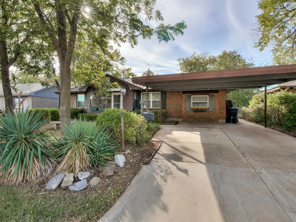 Photo 3 — 209 S Bristow Ave, Moore, OK 73160