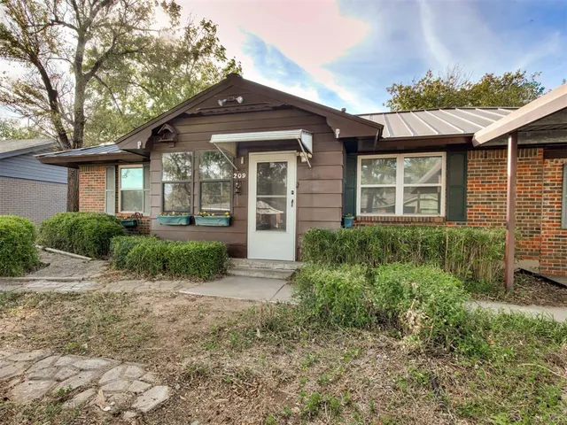 Photo 4 — 209 S Bristow Ave, Moore, OK 73160
