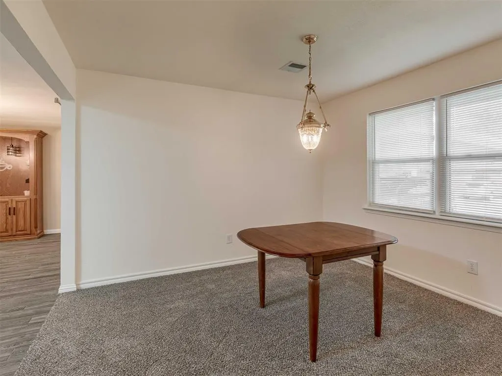 Photo 8 — 209 S Bristow Ave, Moore, OK 73160