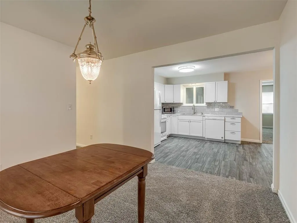 Photo 9 — 209 S Bristow Ave, Moore, OK 73160