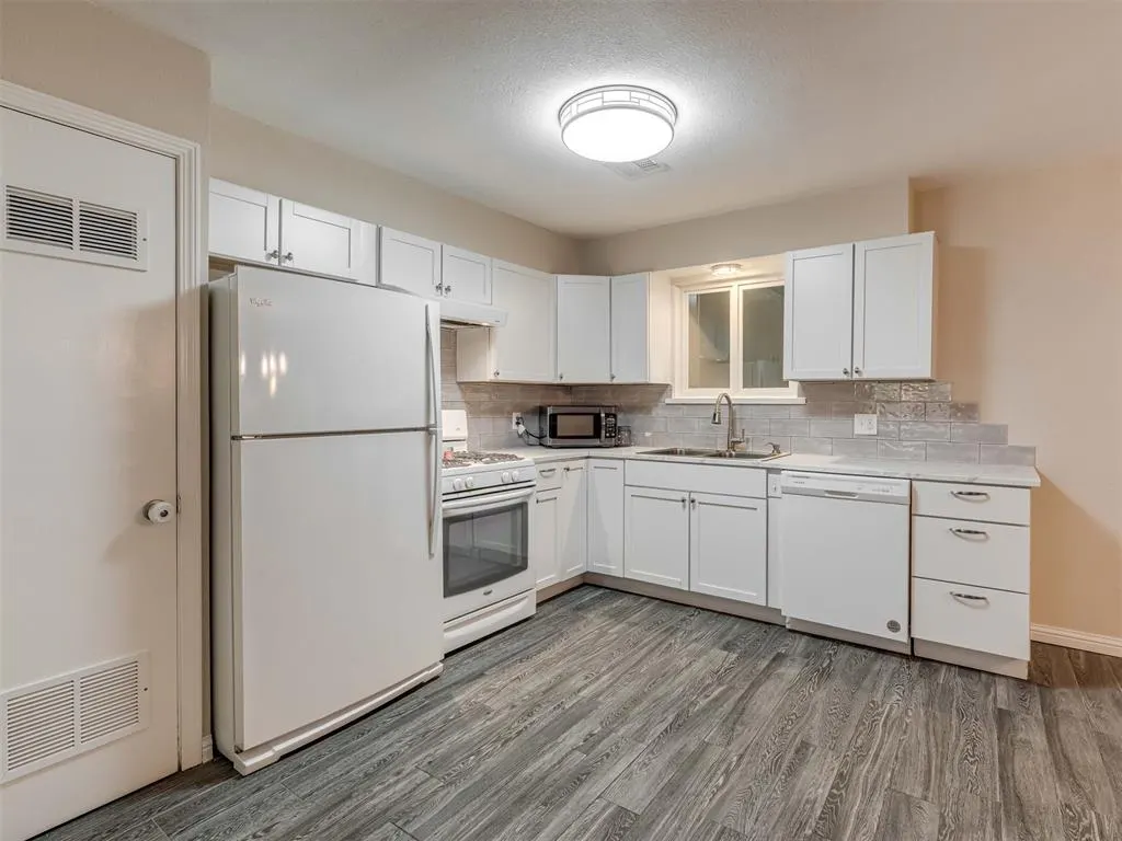 Photo 10 — 209 S Bristow Ave, Moore, OK 73160