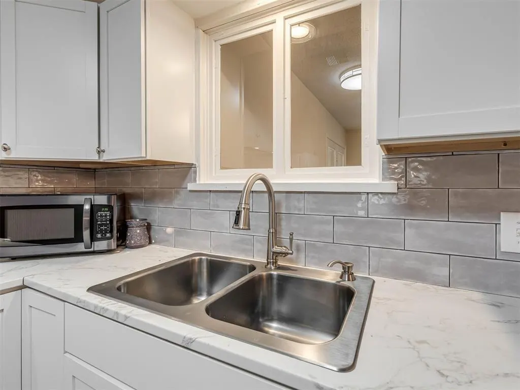 Photo 12 — 209 S Bristow Ave, Moore, OK 73160