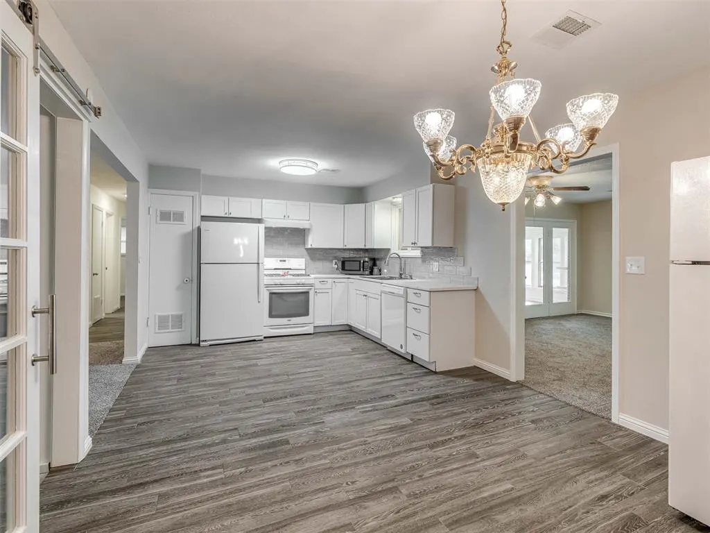 Photo 15 — 209 S Bristow Ave, Moore, OK 73160