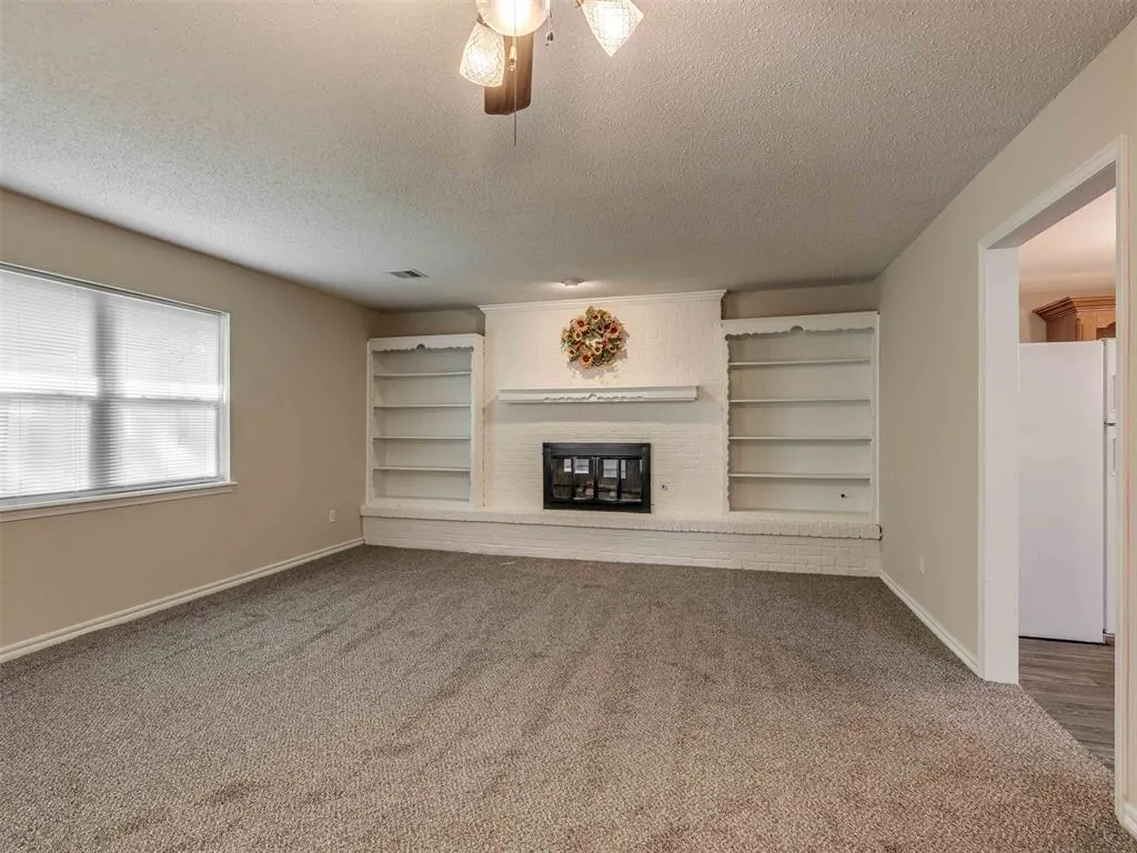 Photo 17 — 209 S Bristow Ave, Moore, OK 73160