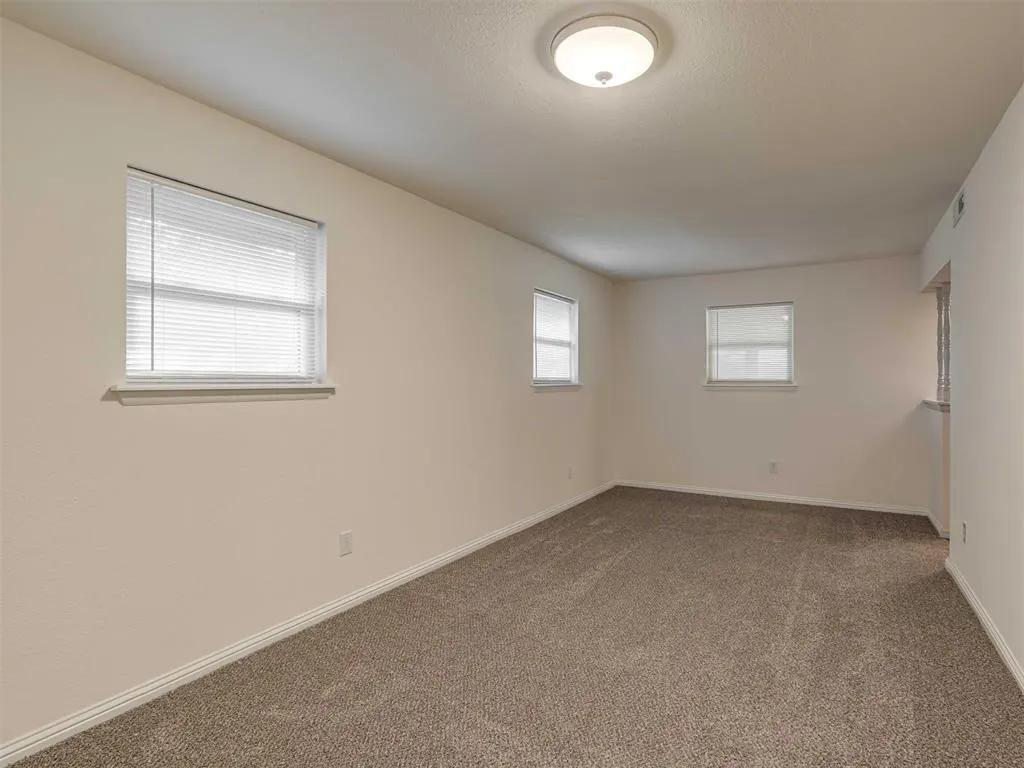 Photo 19 — 209 S Bristow Ave, Moore, OK 73160