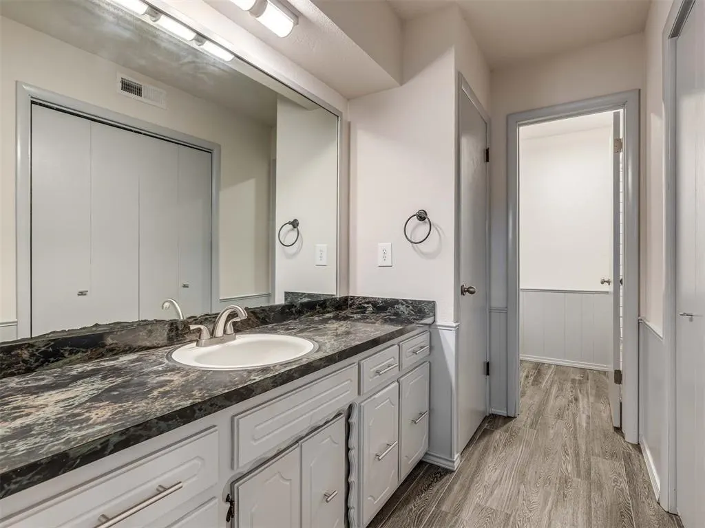 Photo 22 — 209 S Bristow Ave, Moore, OK 73160