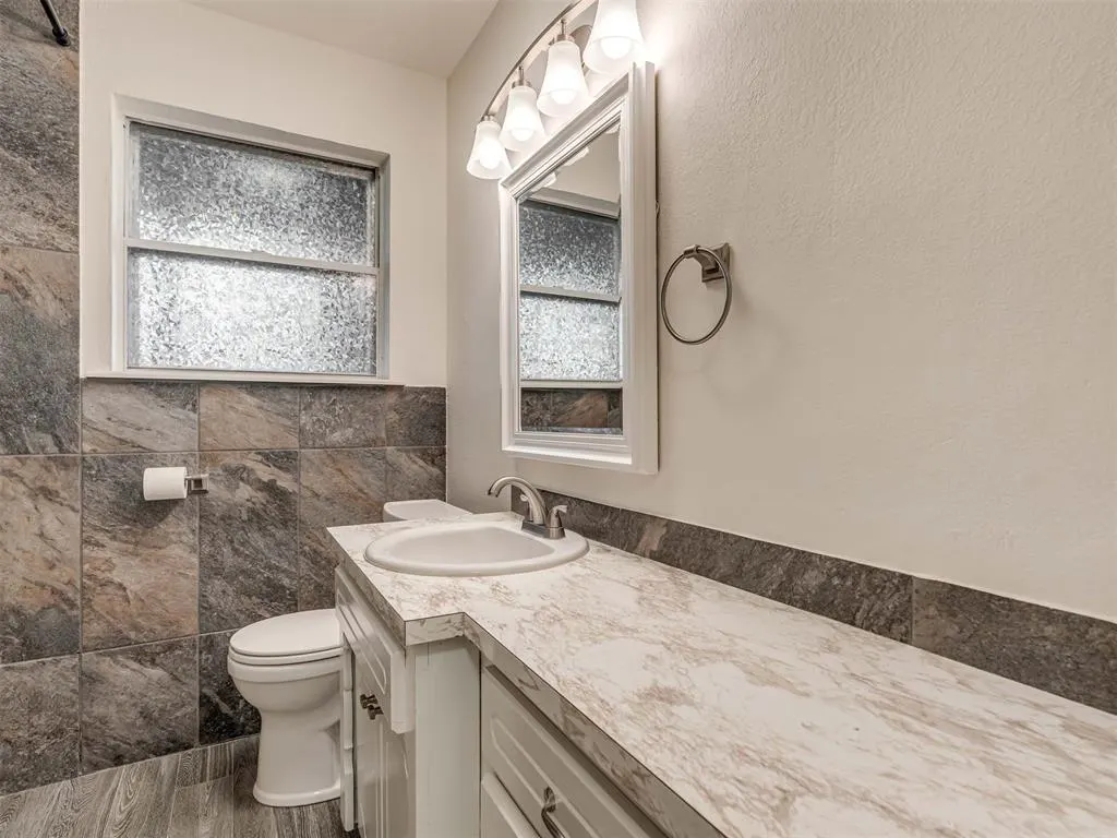 Photo 28 — 209 S Bristow Ave, Moore, OK 73160