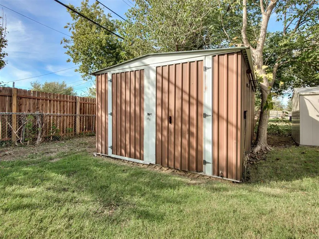 Photo 38 — 209 S Bristow Ave, Moore, OK 73160
