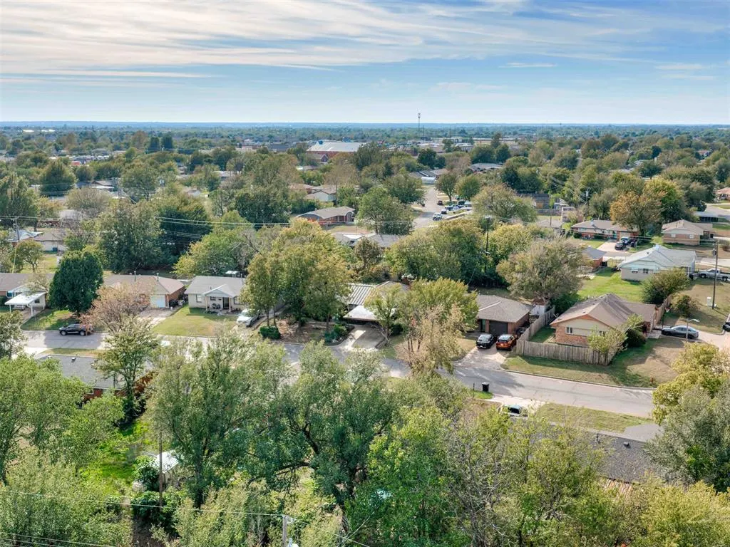 Photo 46 — 209 S Bristow Ave, Moore, OK 73160