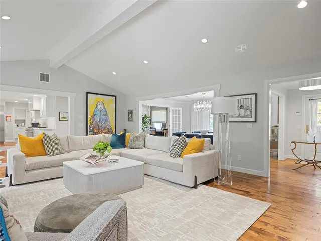 Photo 4 — 1608 Westminster Place, Nichols Hills, OK 73120