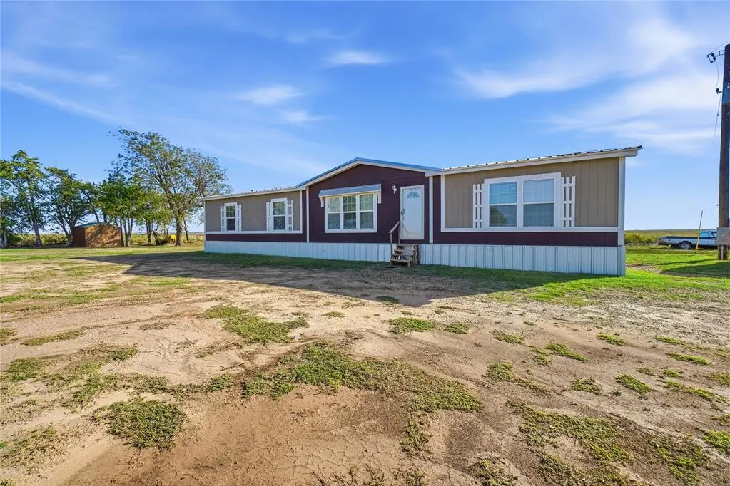 Photo 3 — 17620 County Road NS 213 Road, Tipton, OK 73570