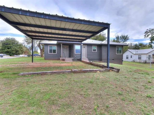 Photo 2 — 715 W Wisconsin Avenue, Chickasha, OK 73018
