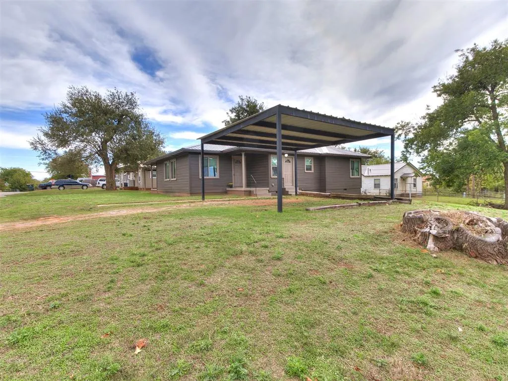 Photo 4 — 715 W Wisconsin Avenue, Chickasha, OK 73018