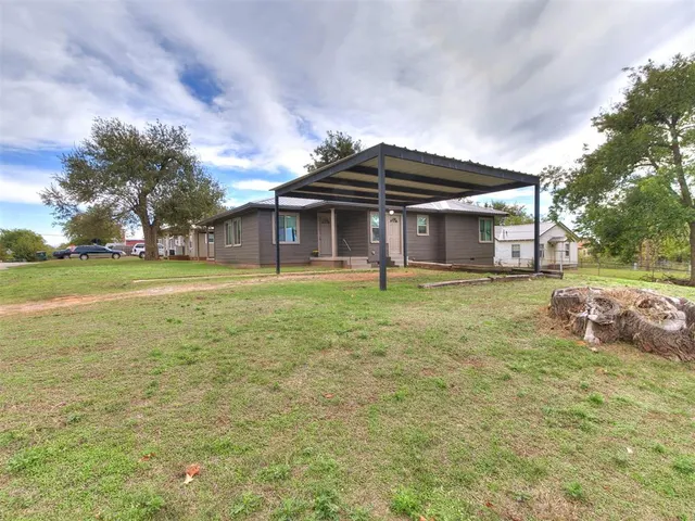 Photo 4 — 715 W Wisconsin Avenue, Chickasha, OK 73018