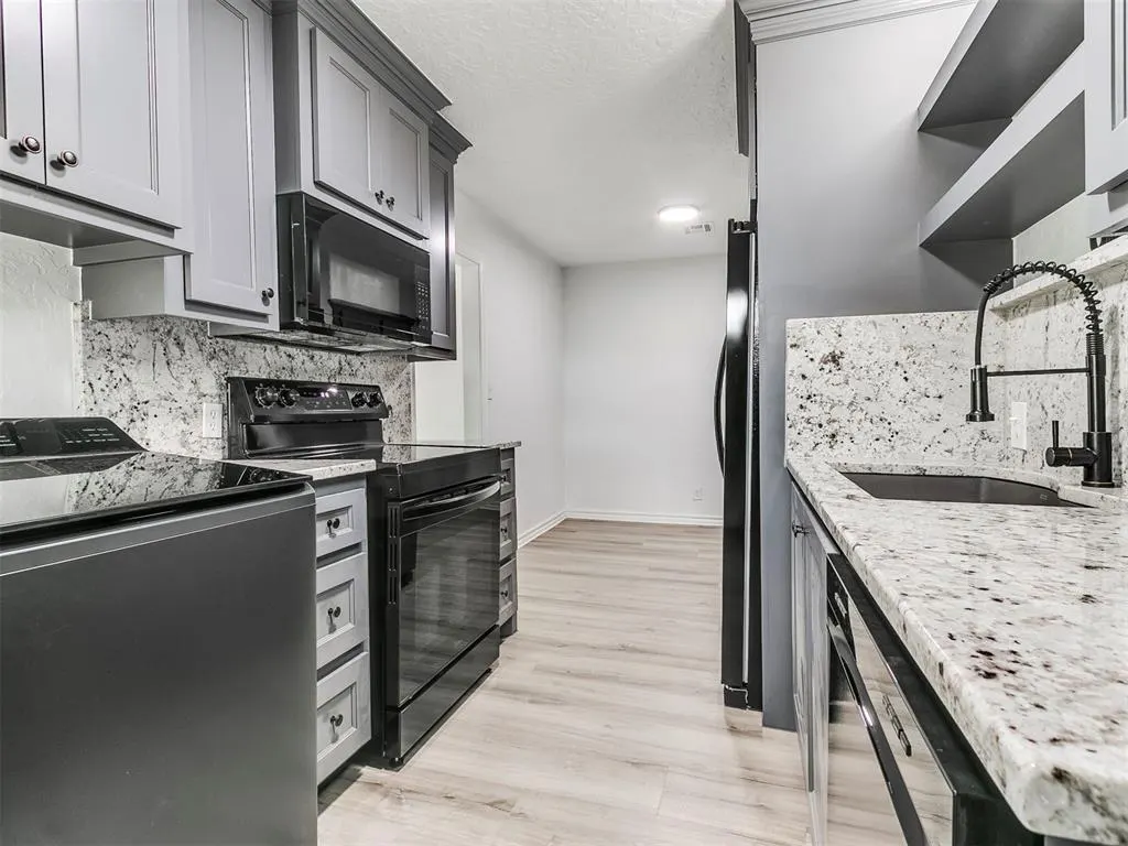 Photo 10 — 715 W Wisconsin Avenue, Chickasha, OK 73018