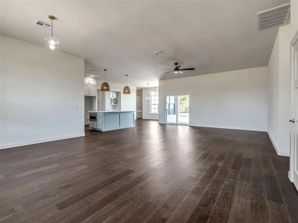 Photo 9 — 817 SW 16th Street, Newcastle, OK 73065