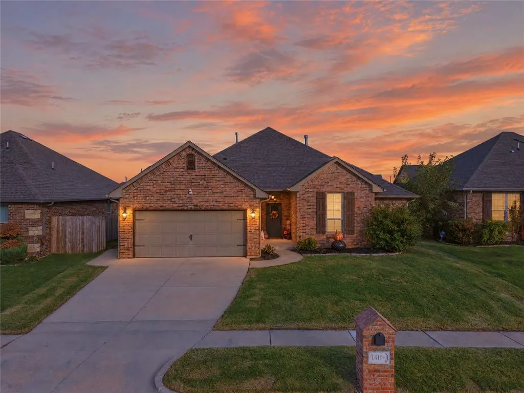 Photo 2 — 14108 Georgian Way, Yukon, OK 73099