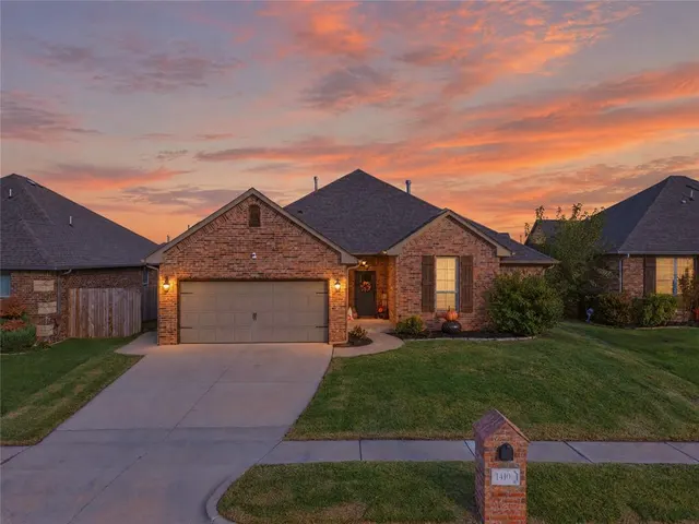 Photo 2 — 14108 Georgian Way, Yukon, OK 73099