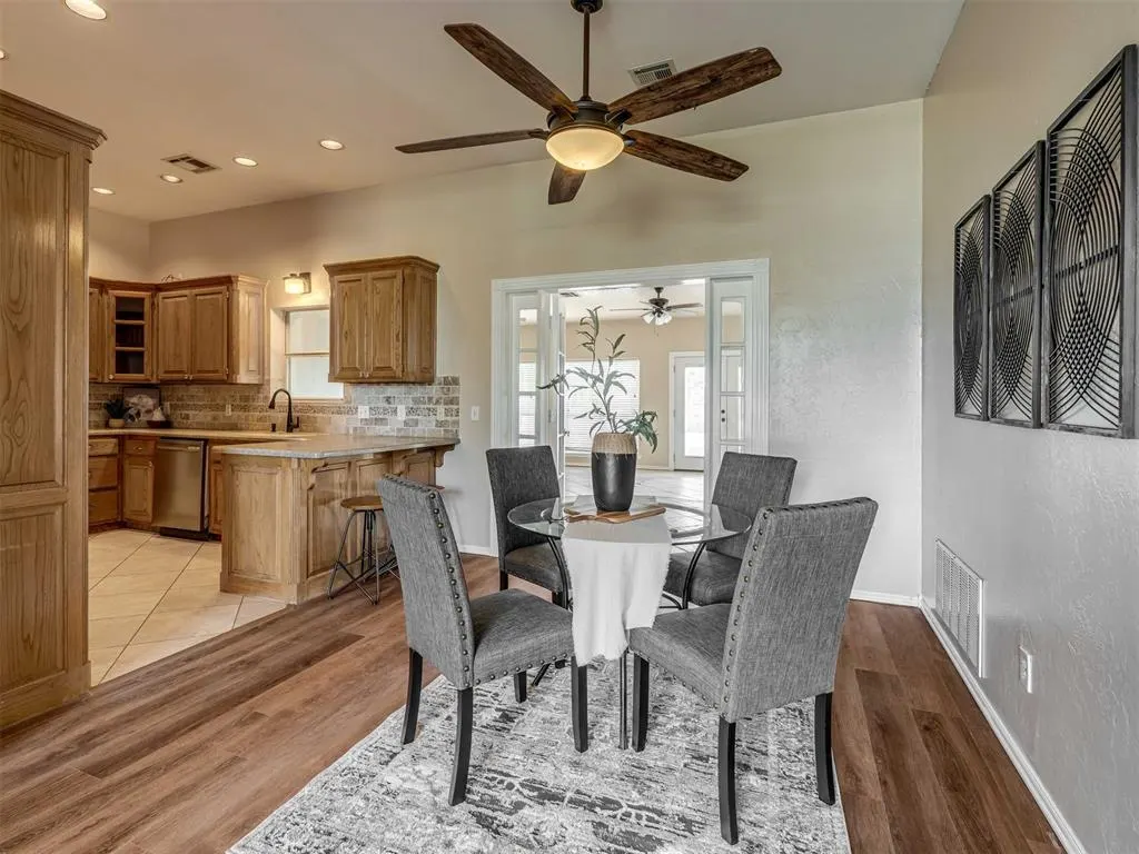 Photo 8 — 1085 Pioneer Road, Tuttle, OK 73089