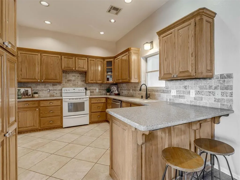Photo 9 — 1085 Pioneer Road, Tuttle, OK 73089