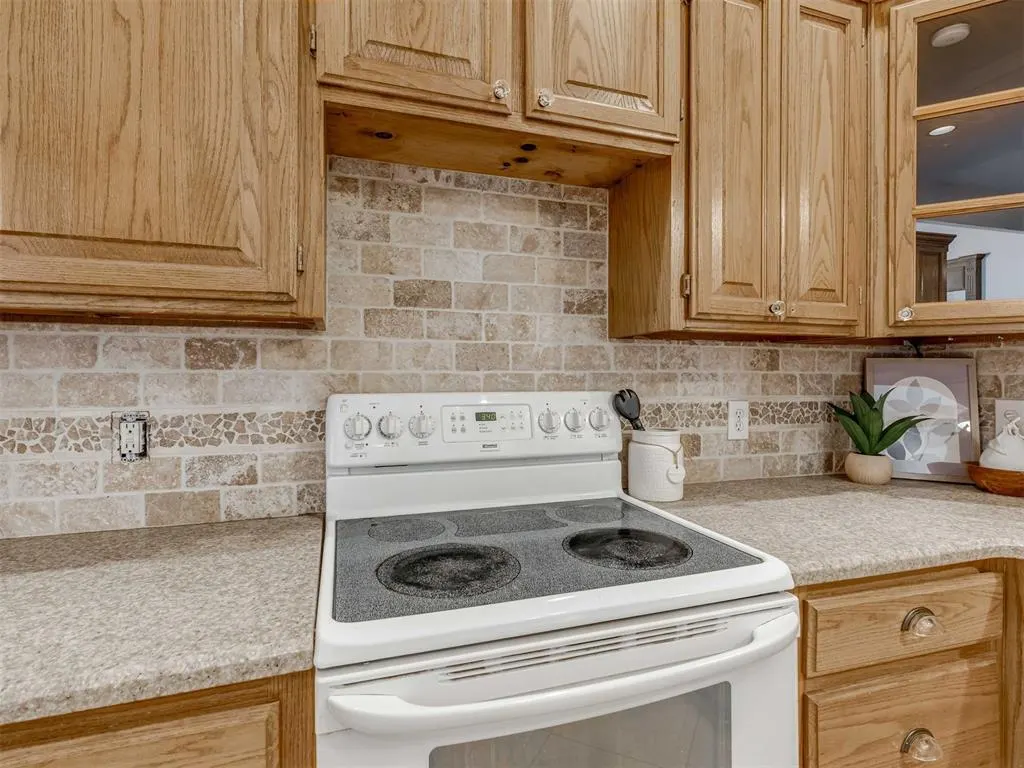 Photo 11 — 1085 Pioneer Road, Tuttle, OK 73089