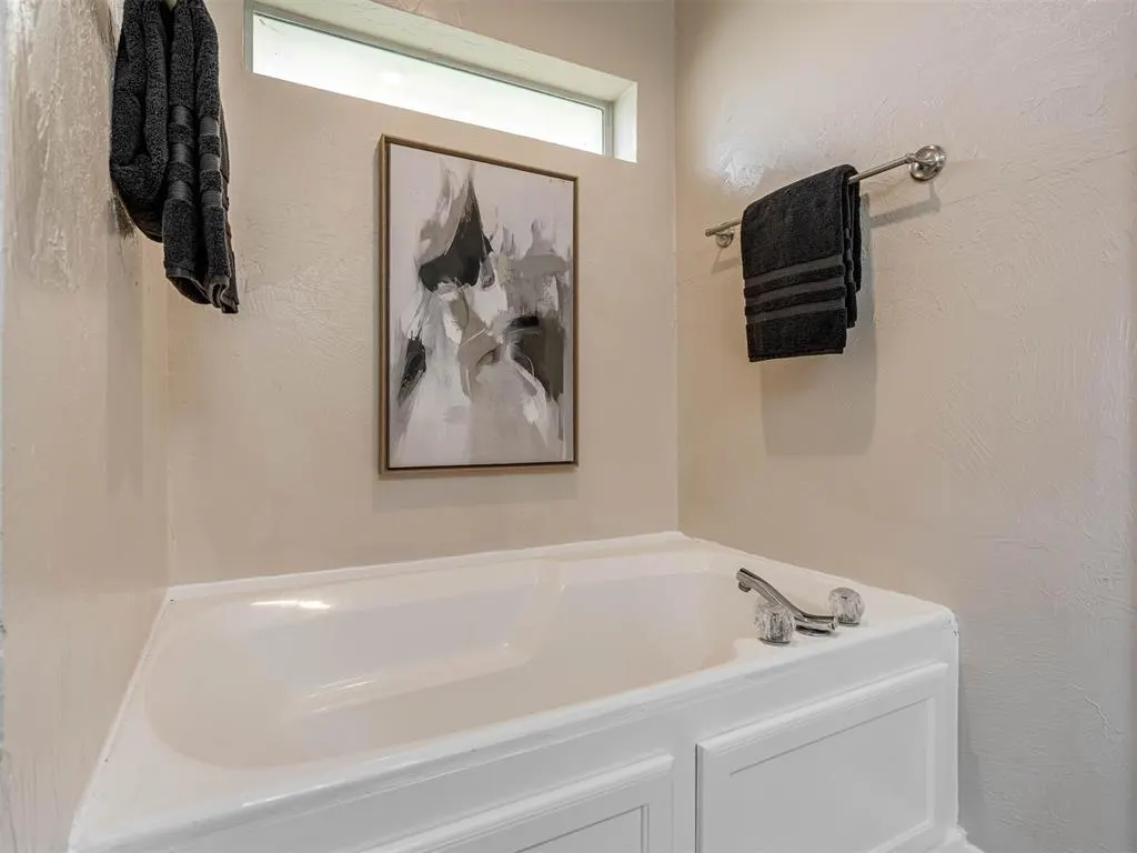 Photo 19 — 1085 Pioneer Road, Tuttle, OK 73089
