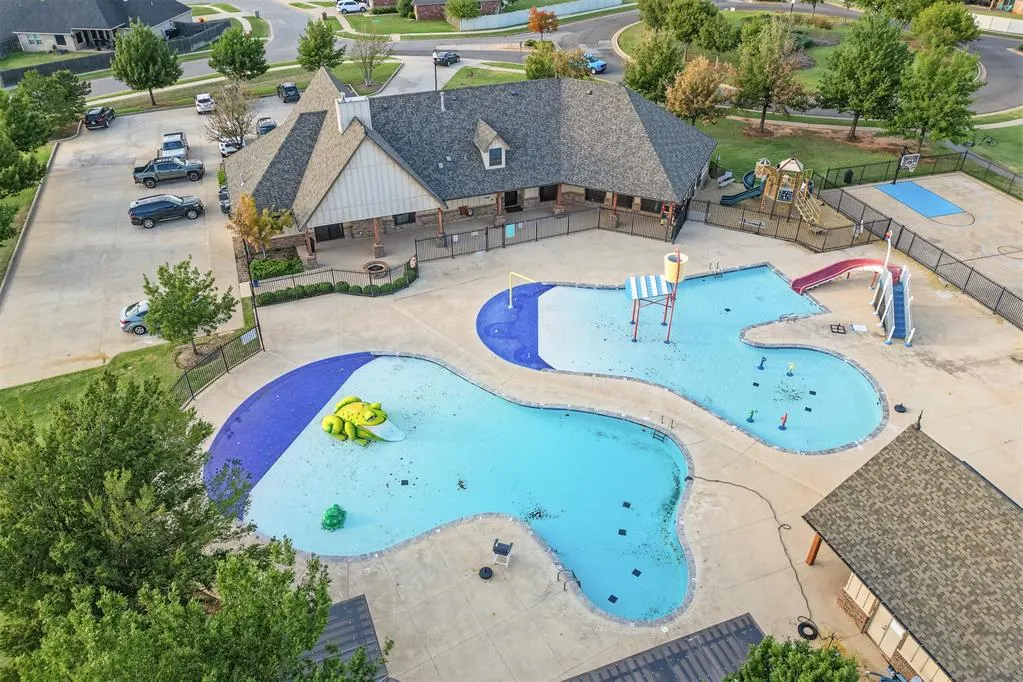Photo 2 — 18816 Autumn Grove Drive, Edmond, OK 73012