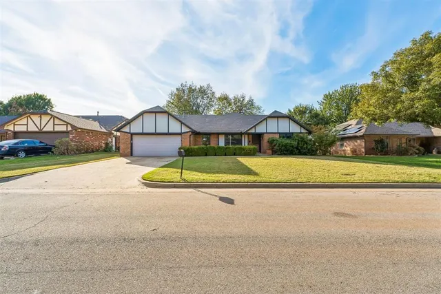 Photo 2 — 10417 Falcon Place, Oklahoma City, OK 73162