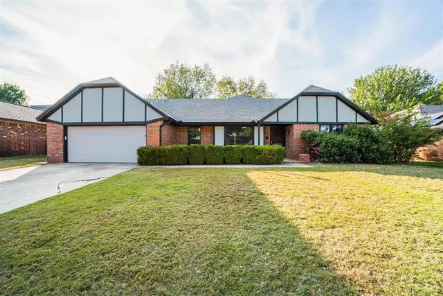 Photo 3 — 10417 Falcon Place, Oklahoma City, OK 73162