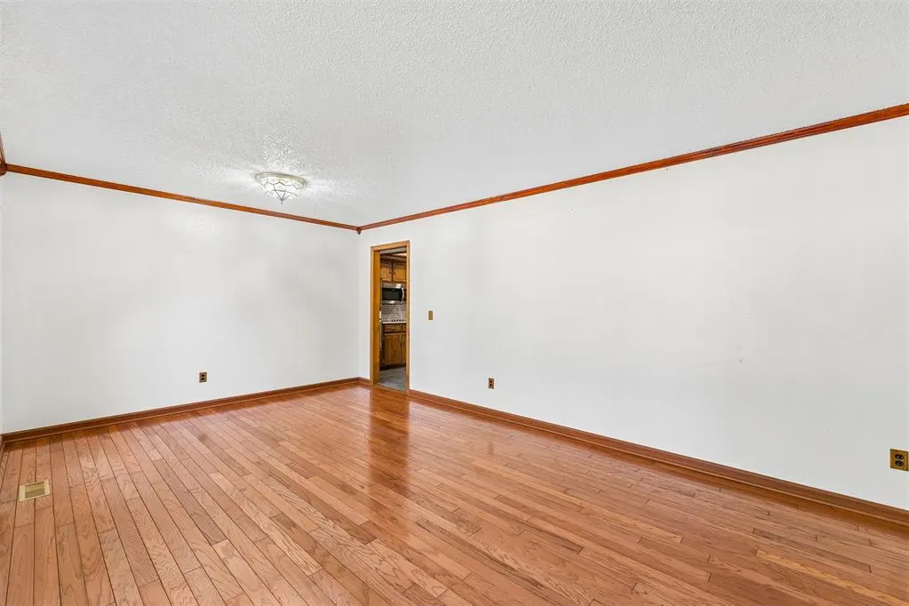Photo 9 — 10417 Falcon Place, Oklahoma City, OK 73162