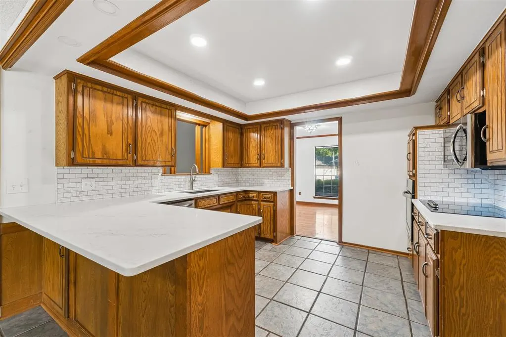 Photo 18 — 10417 Falcon Place, Oklahoma City, OK 73162