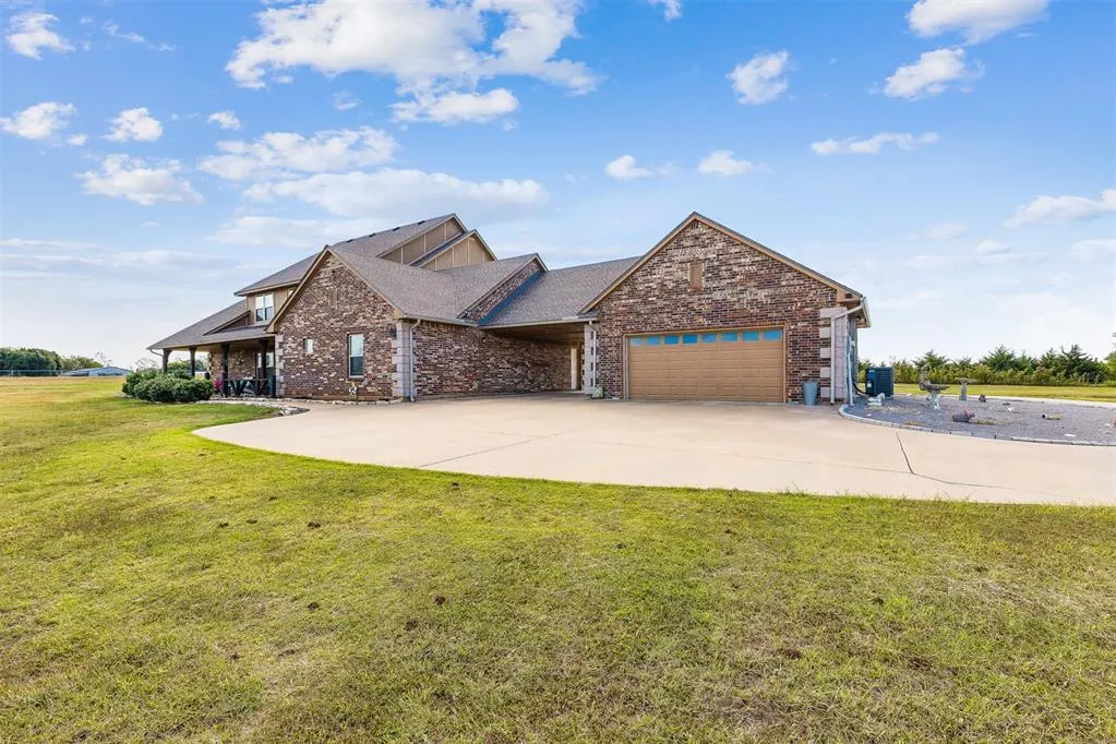 Photo 2 — 4530 Ranchero Drive, Edmond, OK 73025