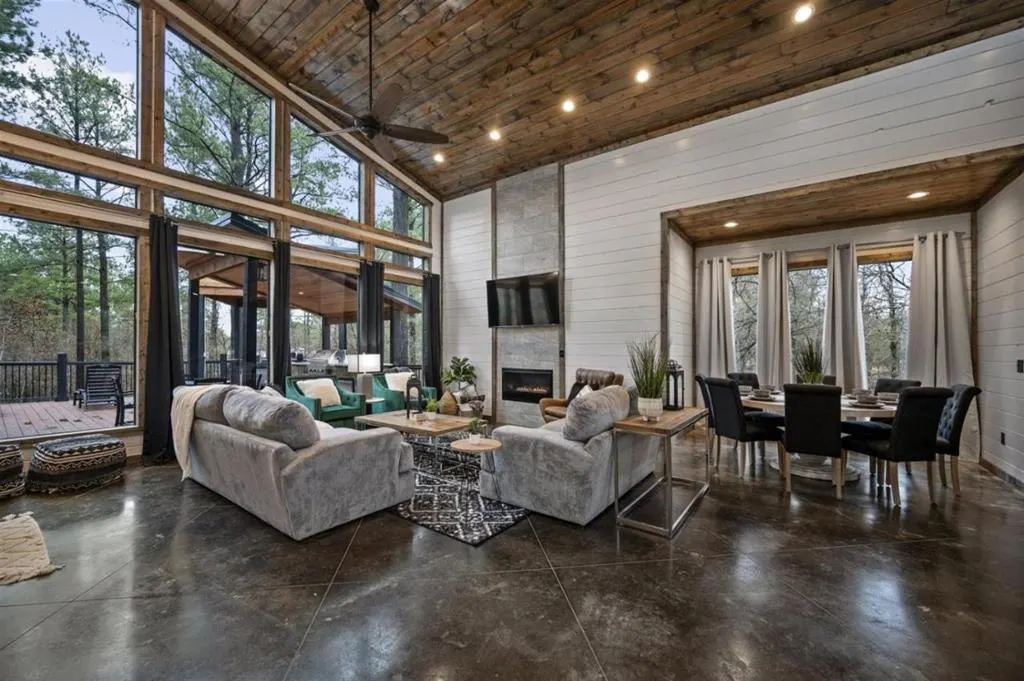 Photo 2 — 742 Scrub Oak Trail, Broken Bow, OK 74728