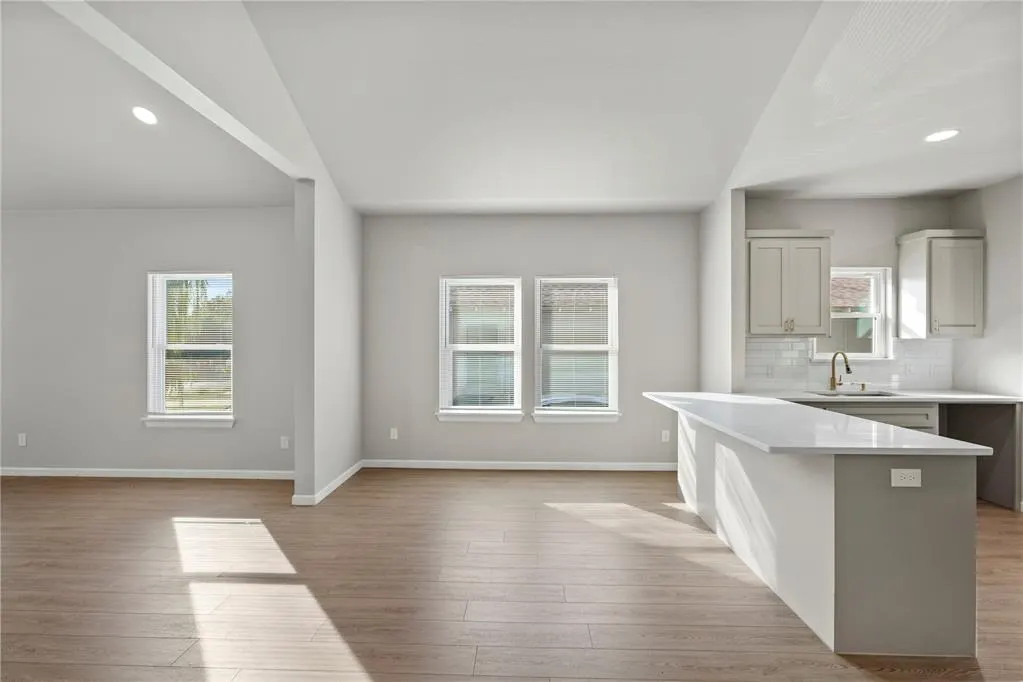 Photo 8 — 1425 NE 9th Street, Oklahoma City, OK 73117