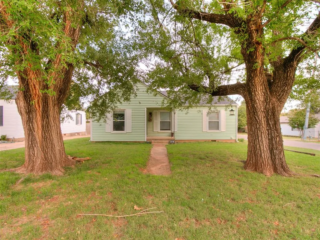 Photo 2 — 425 S 9th Street, Yukon, OK 73099