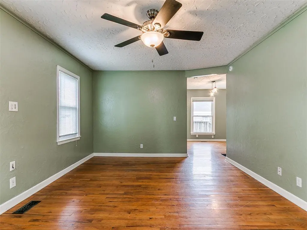Photo 4 — 425 S 9th Street, Yukon, OK 73099