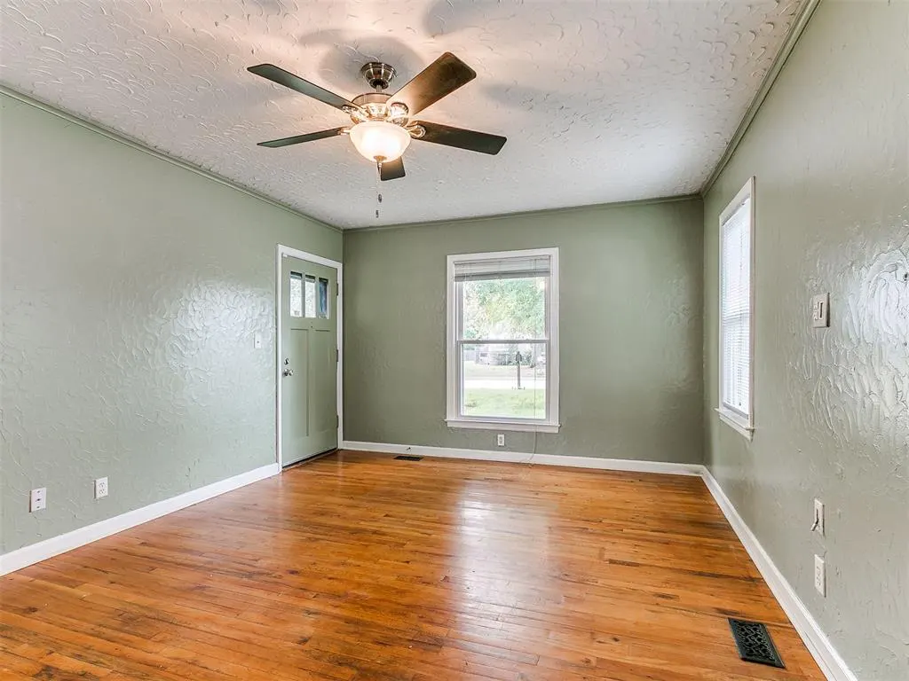 Photo 5 — 425 S 9th Street, Yukon, OK 73099
