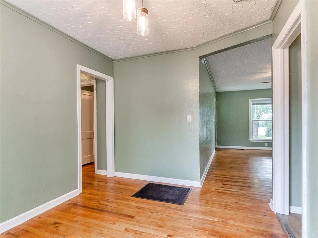 Photo 7 — 425 S 9th Street, Yukon, OK 73099