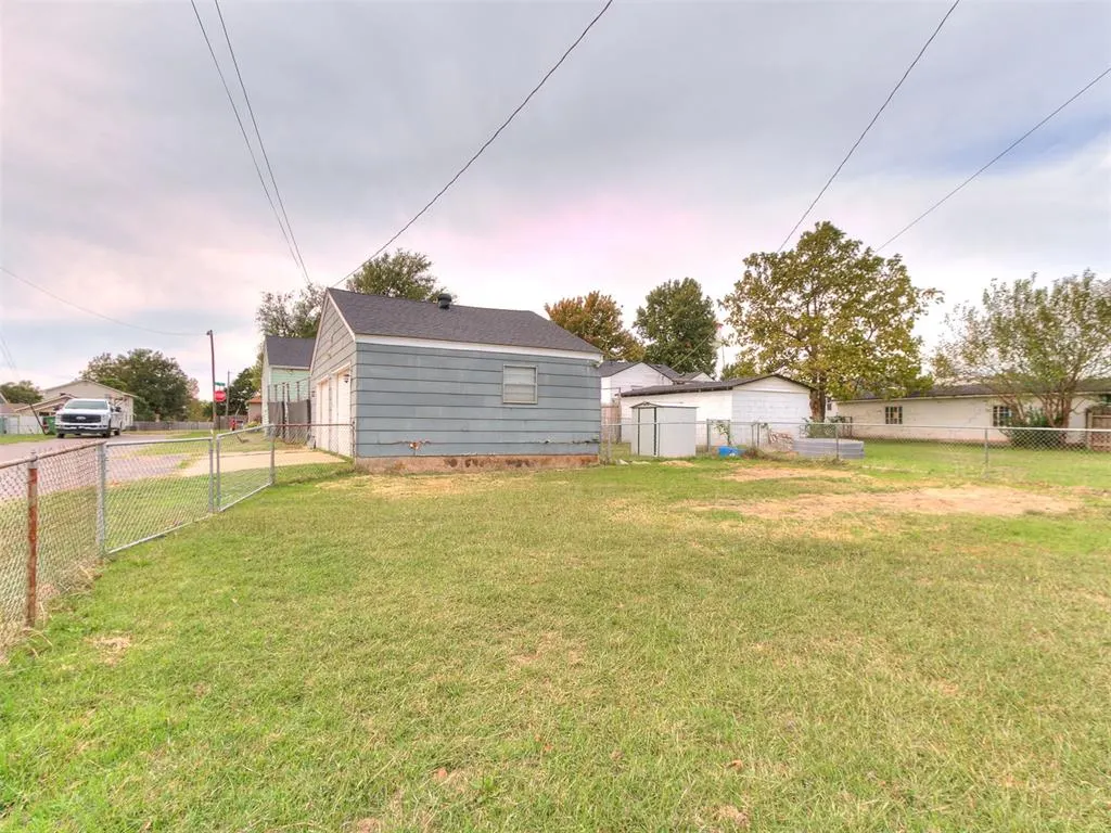 Photo 21 — 425 S 9th Street, Yukon, OK 73099
