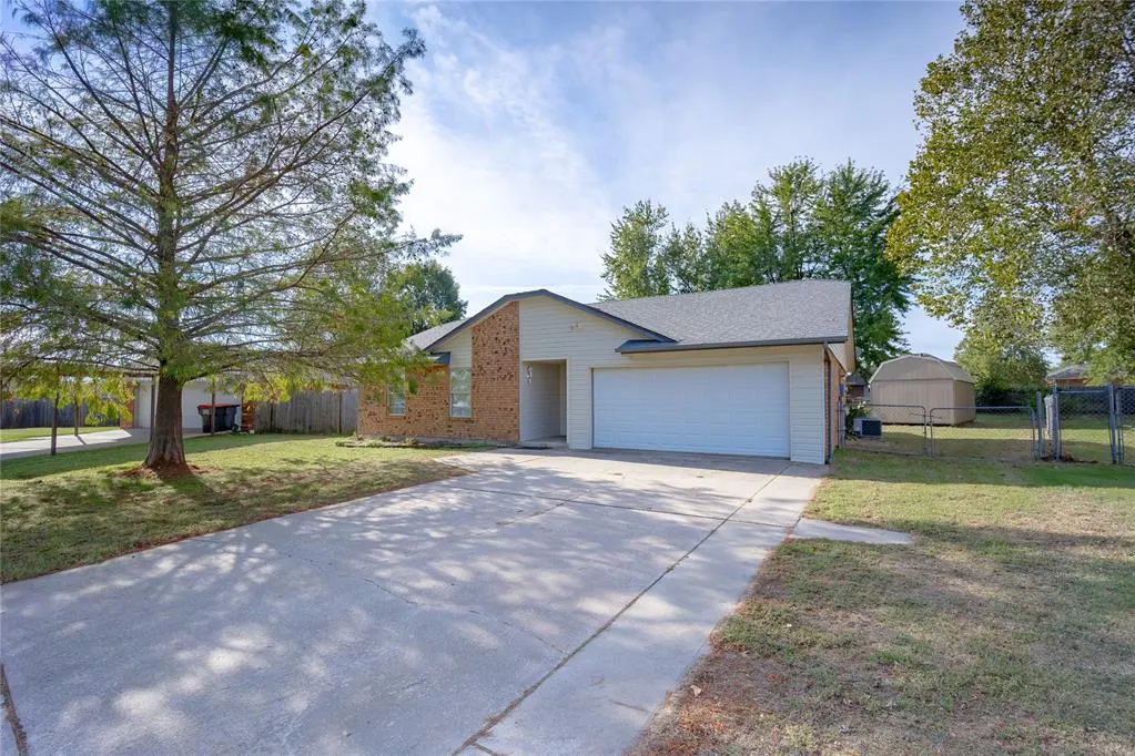 Front exterior — 20390 Crooked Oak Drive, Harrah, OK 73045