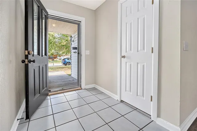 Photo 3 — 20390 Crooked Oak Drive, Harrah, OK 73045