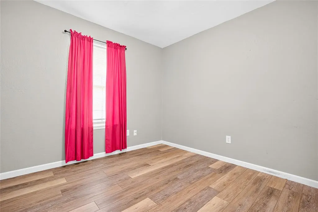 Photo 18 — 20390 Crooked Oak Drive, Harrah, OK 73045