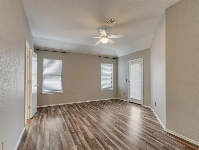 Photo 4 — 13225 Springcreek Drive, Oklahoma City, OK 73170