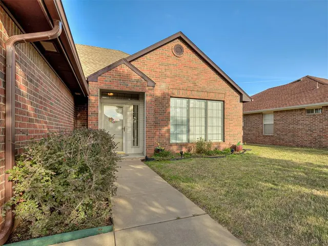 Photo 7 — 13225 Springcreek Drive, Oklahoma City, OK 73170