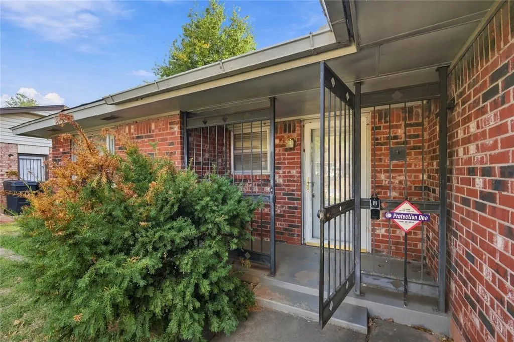 Photo 2 — 2404 SE 51st Street, Oklahoma City, OK 73129