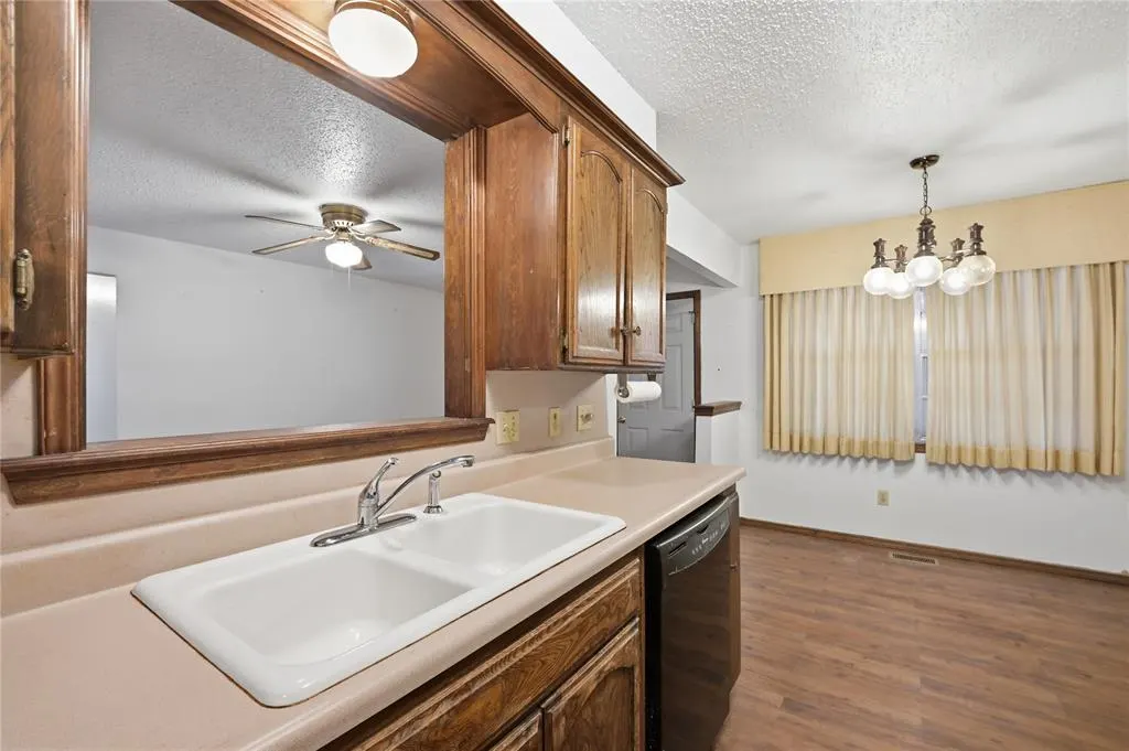 Photo 7 — 2404 SE 51st Street, Oklahoma City, OK 73129