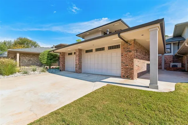 Photo 2 — 6128 Stonegate Place, Edmond, OK 73025