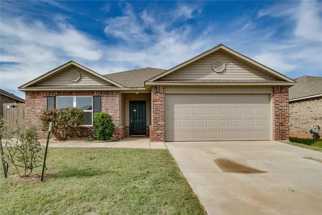 Photo 2 — 3929 Siena Ridge Boulevard, Oklahoma City, OK 73179