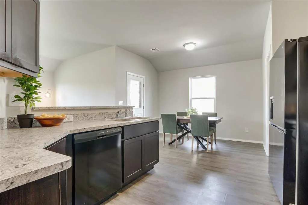 Photo 14 — 3929 Siena Ridge Boulevard, Oklahoma City, OK 73179