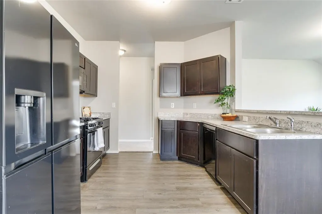Photo 16 — 3929 Siena Ridge Boulevard, Oklahoma City, OK 73179